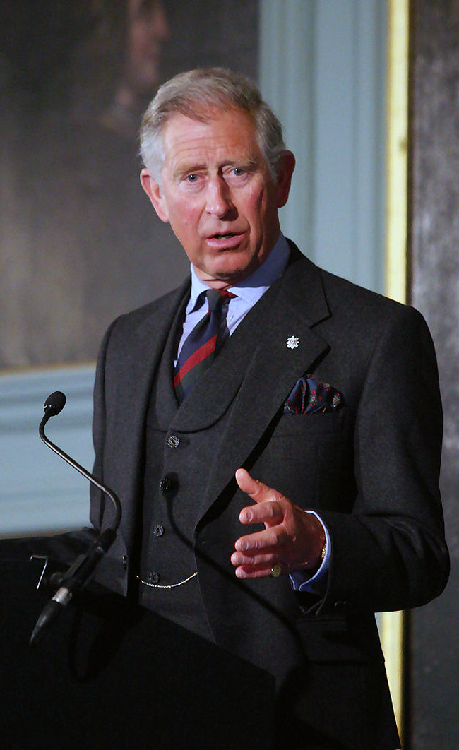Prince_Charles_in_three_piece_flannel_suit_with_shawl_lapel_vest_at_Keikari
